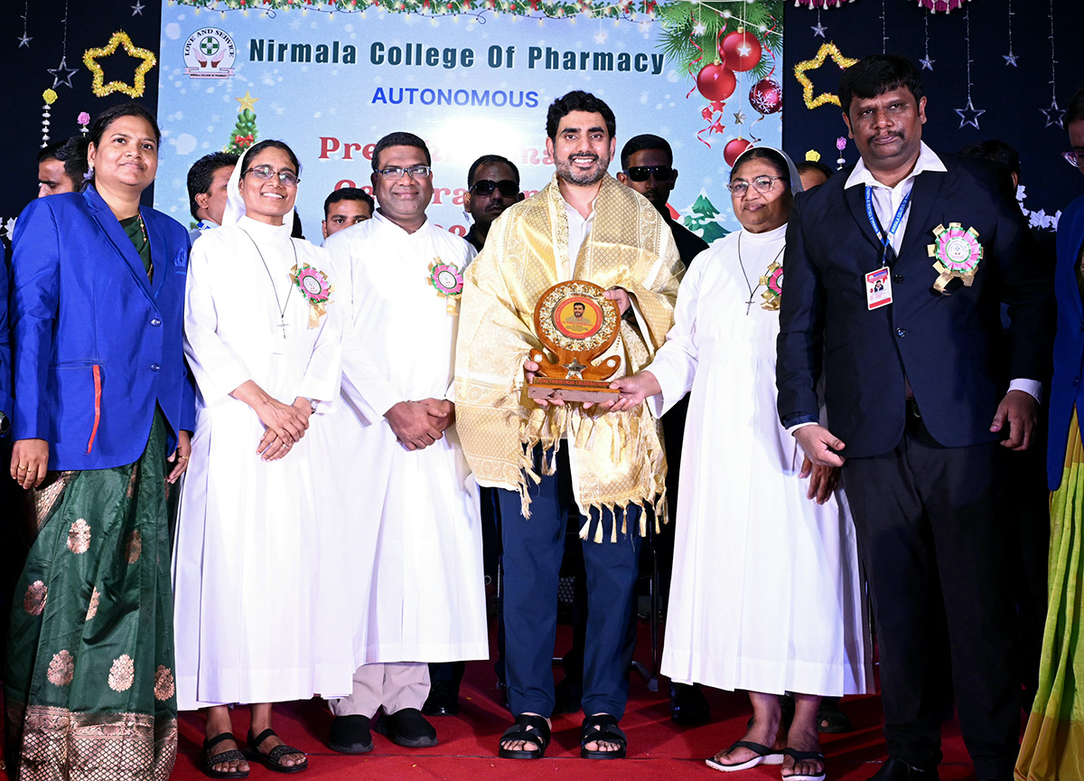 Semi Christmas 2024 - Image 18